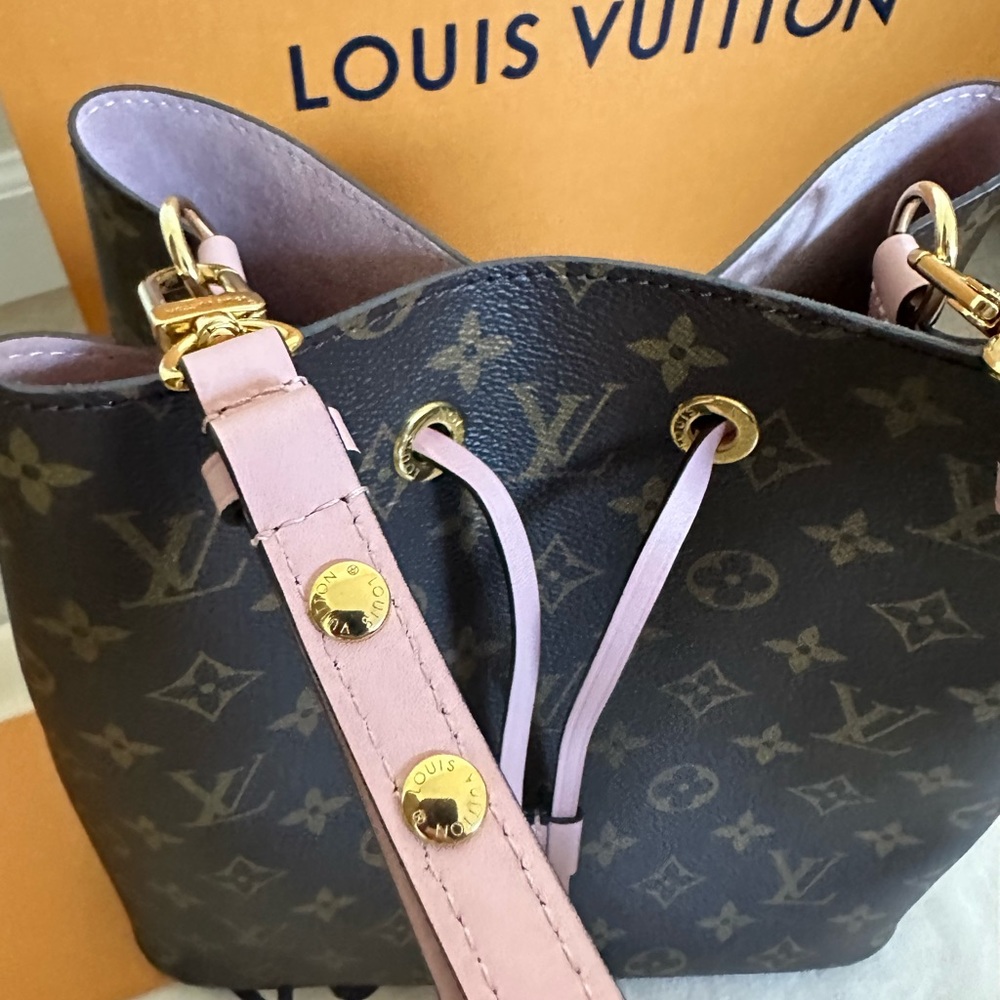 Louis Vuitton NéoNoé Pink Leather Bucket Handbag - Picture 9 of 10